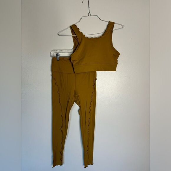 New FP Ruffle Seam Leggings and Crop Top. Small - Picture 1 of 4